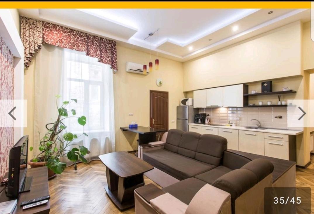 Apartmens Near Opera House Appartamento Odessa Esterno foto