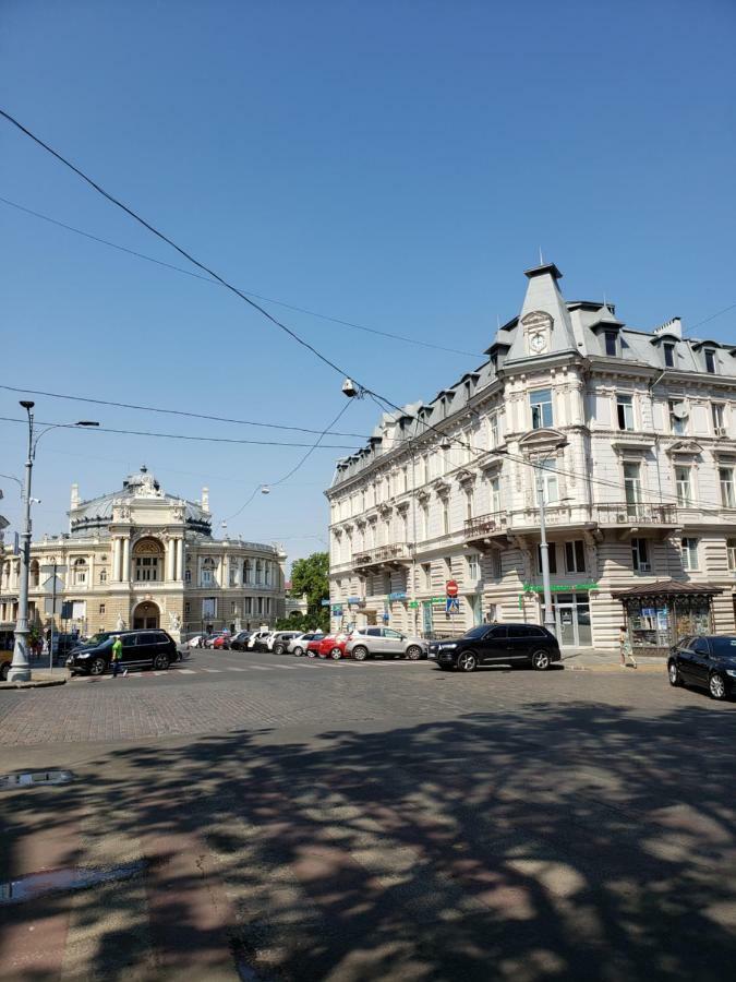 Apartmens Near Opera House Appartamento Odessa Esterno foto